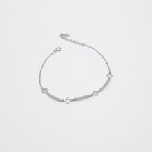 Load image into Gallery viewer, Open Clover Cubic Zirconia Bracelet