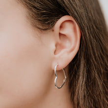 Load image into Gallery viewer, Sweetheart Hoops 30mm
