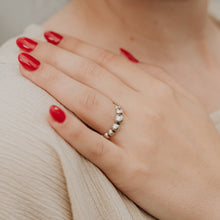 Load image into Gallery viewer, Ring band with Ball Detail