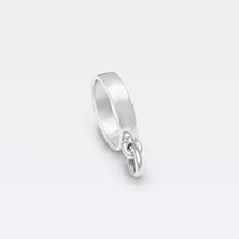 Load image into Gallery viewer, Circle Charm Ring