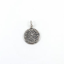 Load image into Gallery viewer, Pansy Shell Motive Charm Pendant
