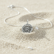 Load image into Gallery viewer, Pansy Shell Motive Charm Pendant
