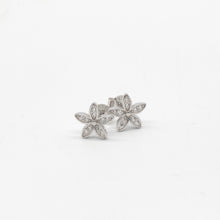 Load image into Gallery viewer, Flower Stud Earrings
