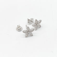 Load image into Gallery viewer, Flower Stud Earrings
