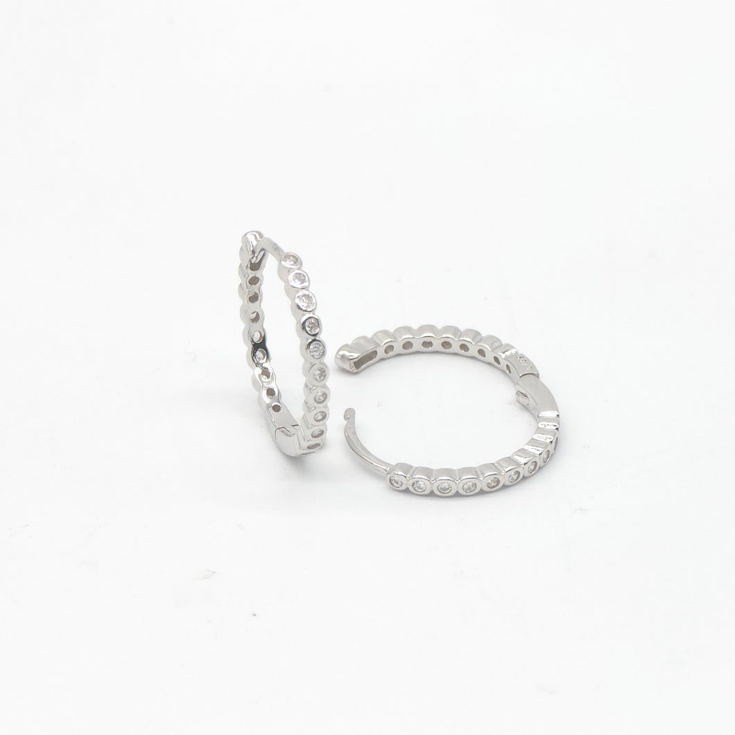 Bezel Huggie Earrings 18mm