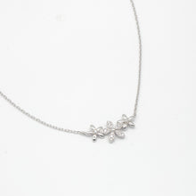 Load image into Gallery viewer, Flowers Necklace
