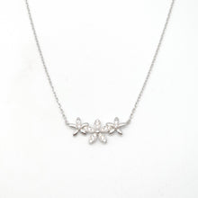 Load image into Gallery viewer, Flowers Necklace
