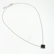 Load image into Gallery viewer, Agate Clover Necklace
