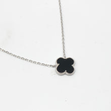 Load image into Gallery viewer, Agate Clover Necklace
