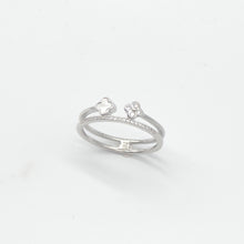 Load image into Gallery viewer, Mother of Pearl Floral Ring
